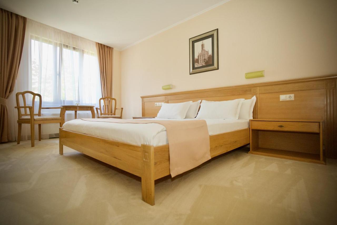 Family Hotel Anna Ruse Exterior photo